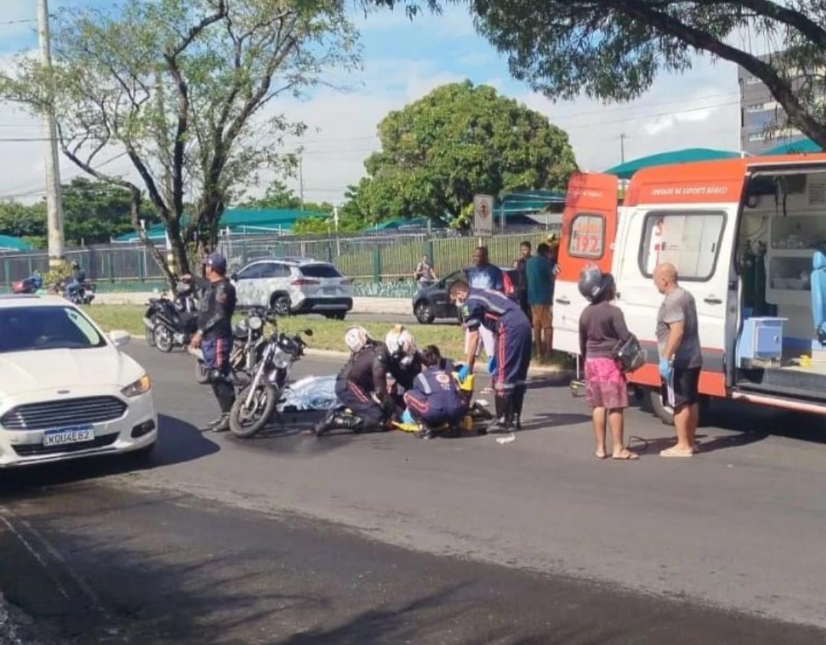 Mulher Morre Ap S Acidente Envolvendo Moto Carro E Caminh O Na Av